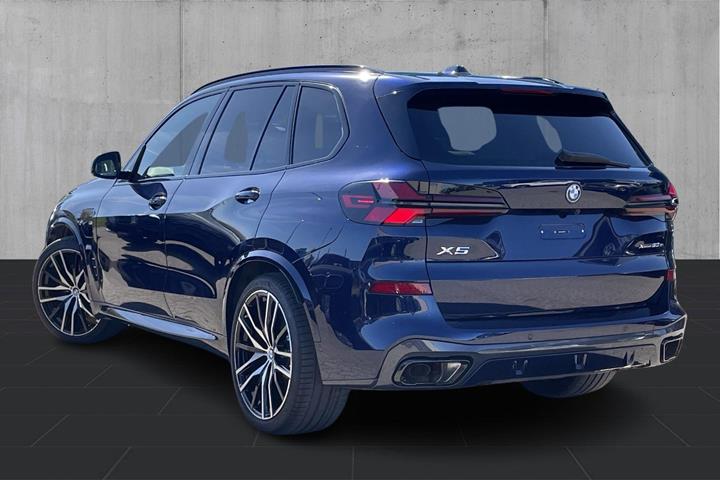 Blå BMW X5 fra 2025