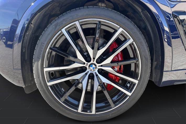 Blå BMW X5 fra 2025