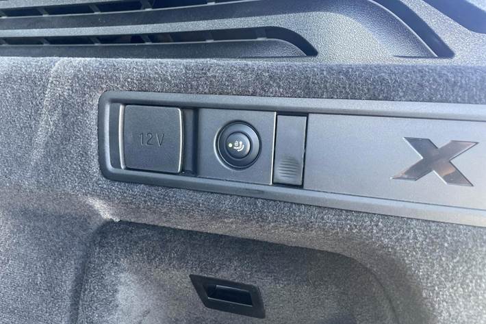 Blå BMW X5 fra 2025