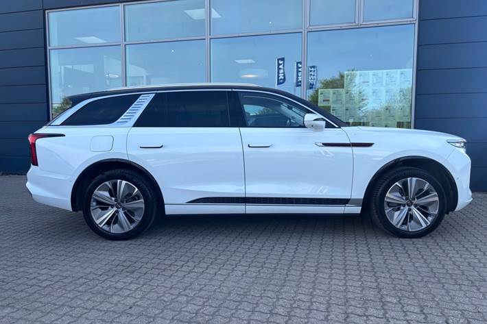 Hvid Hongqi E-HS9 fra 2024