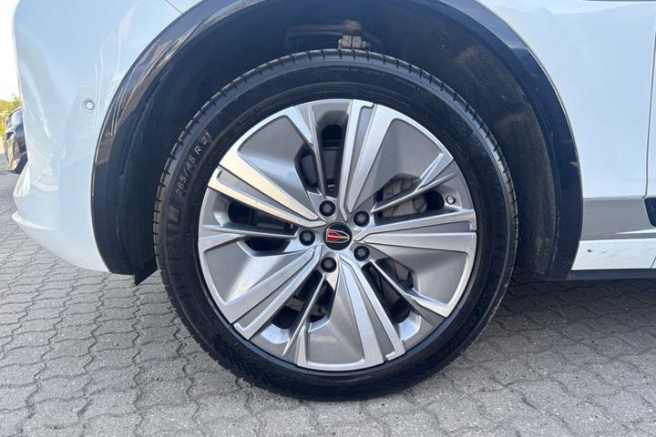 Hvid Hongqi E-HS9 fra 2024