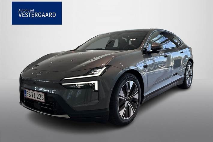 Grå Polestar 4 fra 2026