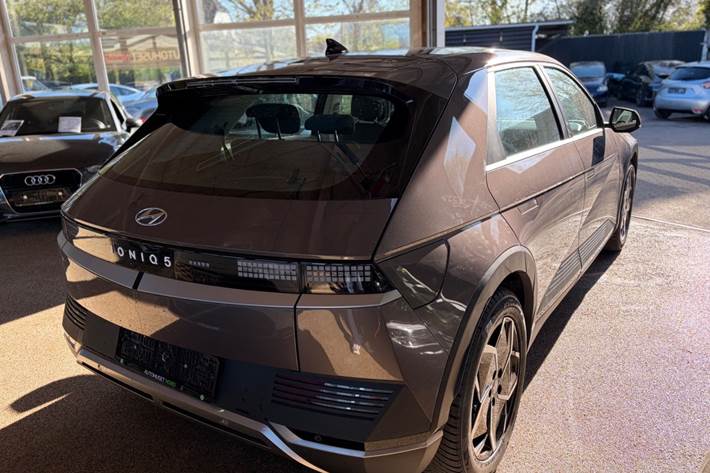 Rød Hyundai Ioniq 5 fra 2023