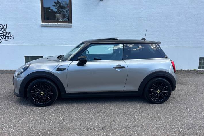 Sort Mini Cooper SE fra 2023