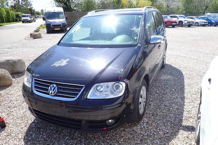 Sort VW Touran fra 2004