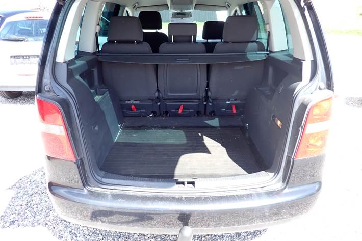 Sort VW Touran fra 2004