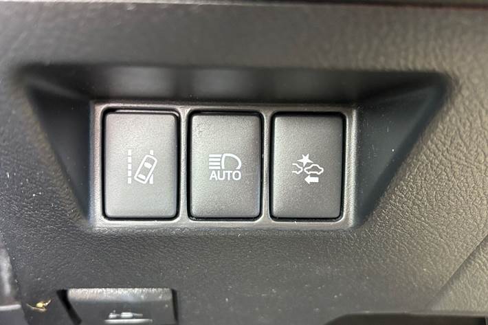 Grå Toyota Yaris fra 2018