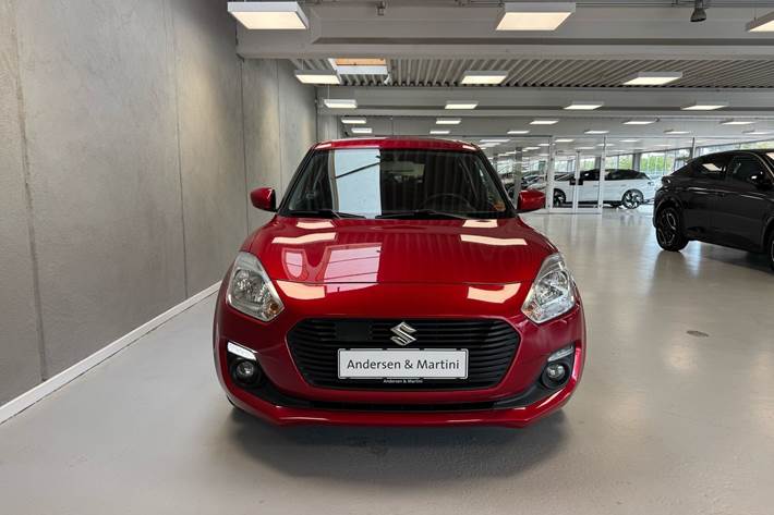 Rød Suzuki Swift fra 2018