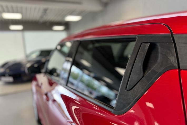 Rød Suzuki Swift fra 2018