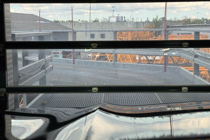 Grå BMW iX3 fra 2022