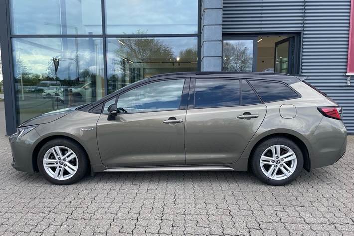Bronze Toyota Corolla fra 2020