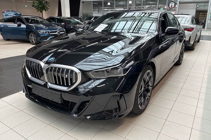 Sort BMW i5 fra 2025
