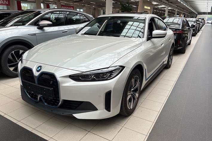 Hvid BMW i4 fra 2023