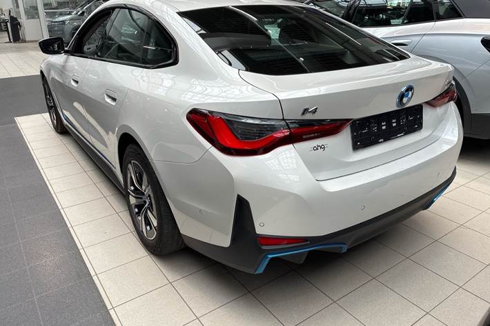 Hvid BMW i4 fra 2023