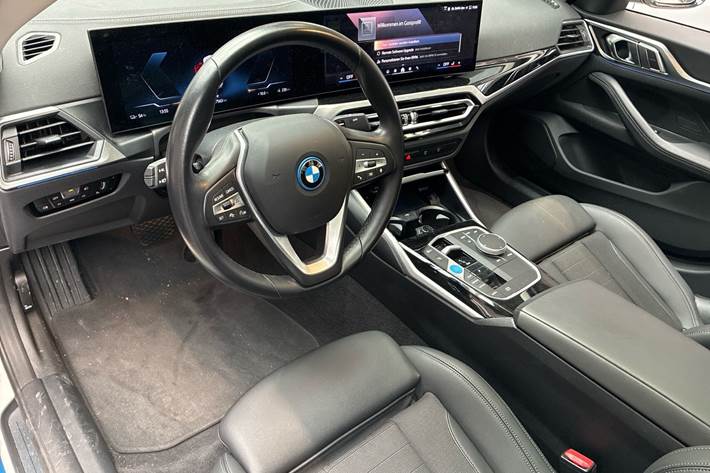 Hvid BMW i4 fra 2023