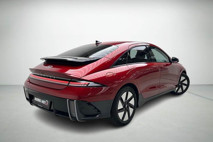 Rød Hyundai Ioniq 6 fra 2024