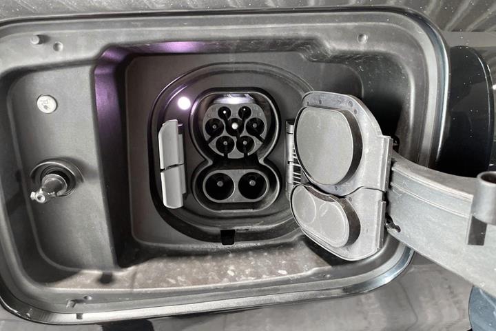 Grå Mini Countryman E fra 2025