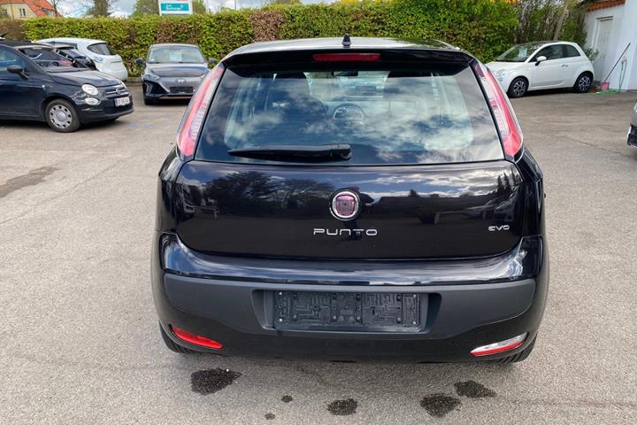 Grå Fiat Punto Evo fra 2010 set udefra