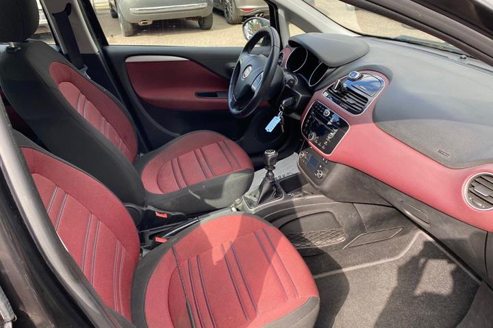Grå Fiat Punto Evo fra 2010
