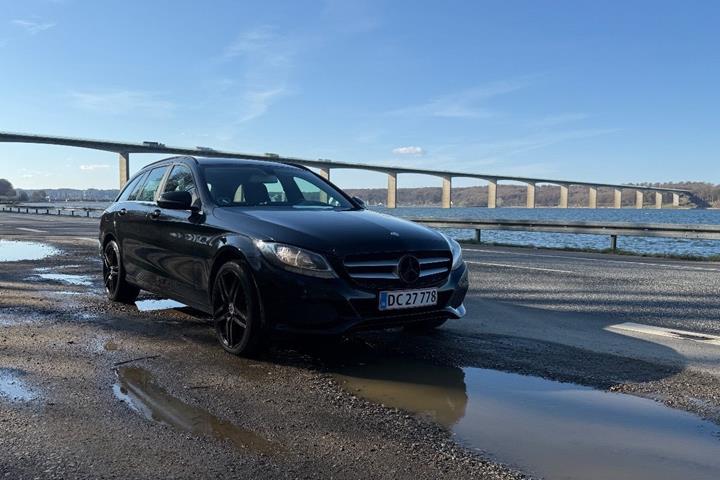 Sort Mercedes C220 d fra 2016