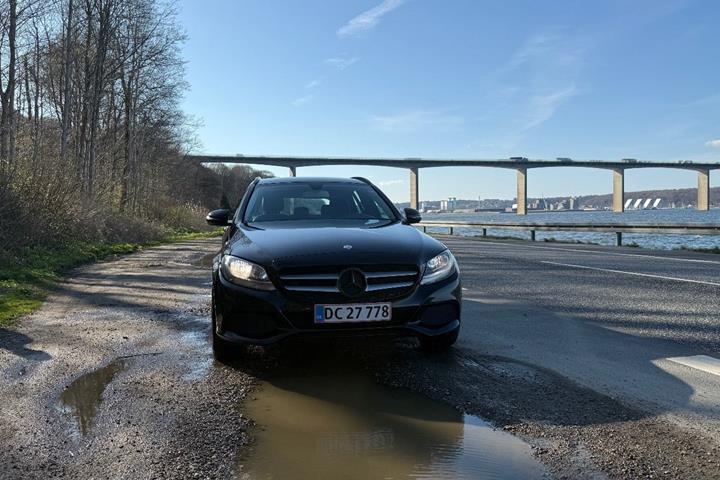 Sort Mercedes C220 d fra 2016