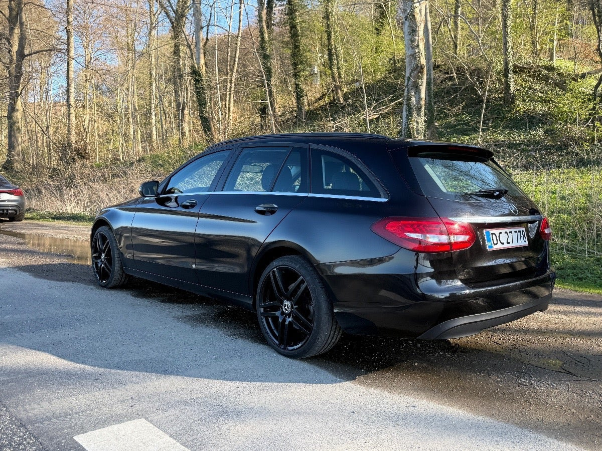 Sort Mercedes C220 d fra 2016
