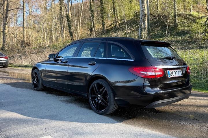 Sort Mercedes C220 d fra 2016