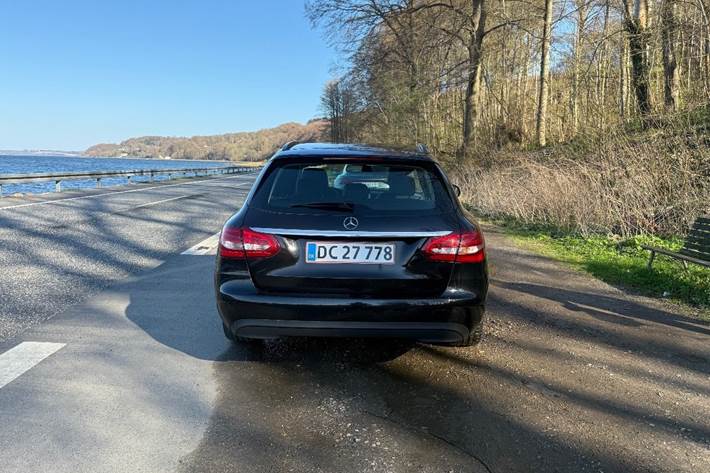 Sort Mercedes C220 d fra 2016