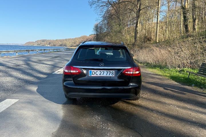 Sort Mercedes C220 d fra 2016