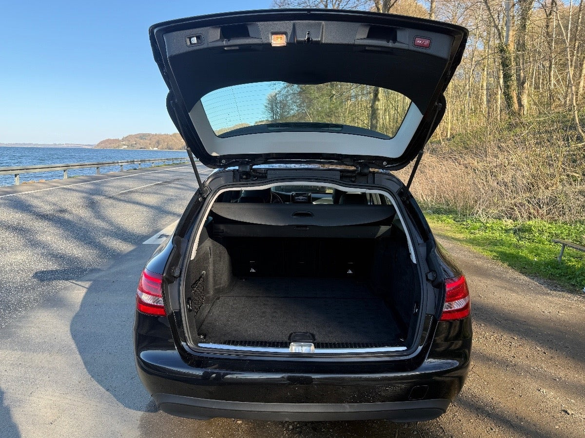 Sort Mercedes C220 d fra 2016