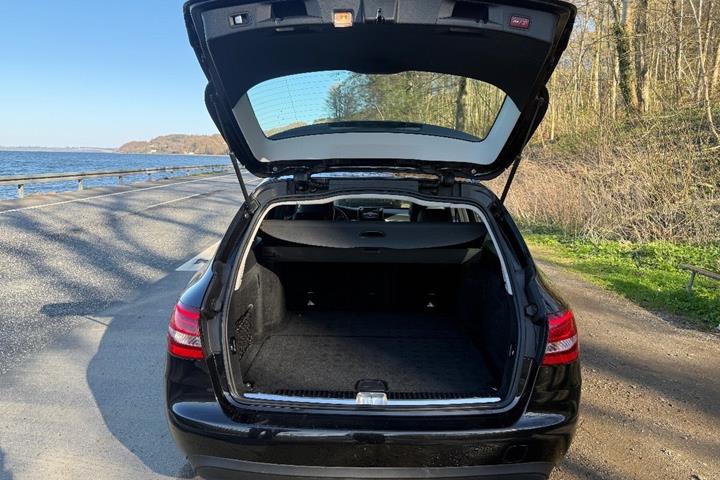 Sort Mercedes C220 d fra 2016