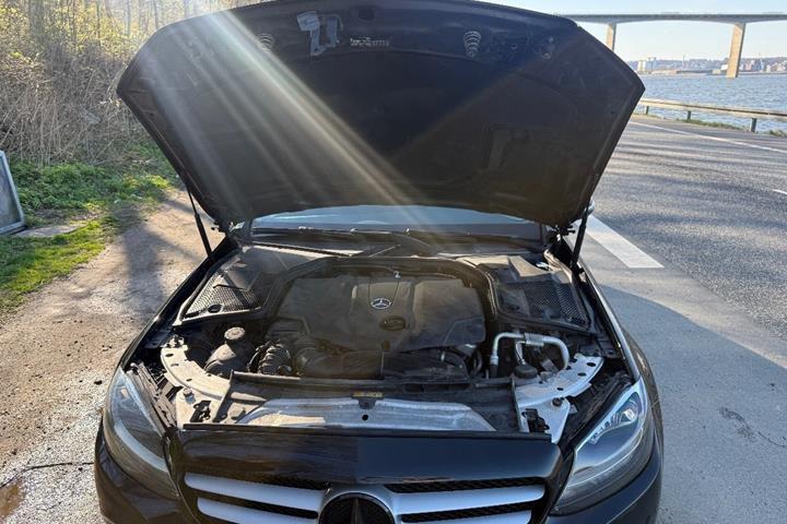 Sort Mercedes C220 d fra 2016
