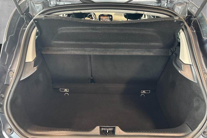 Grå Renault Clio IV fra 2016