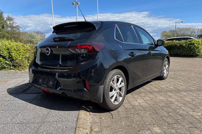 Sort Opel Corsa fra 2021