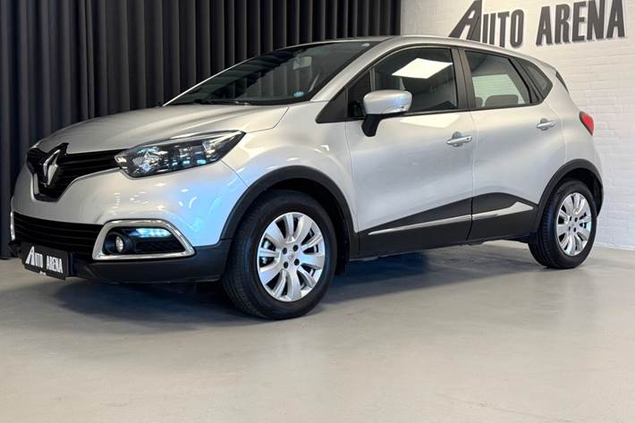 Sølv Renault Captur fra 2014 set udefra
