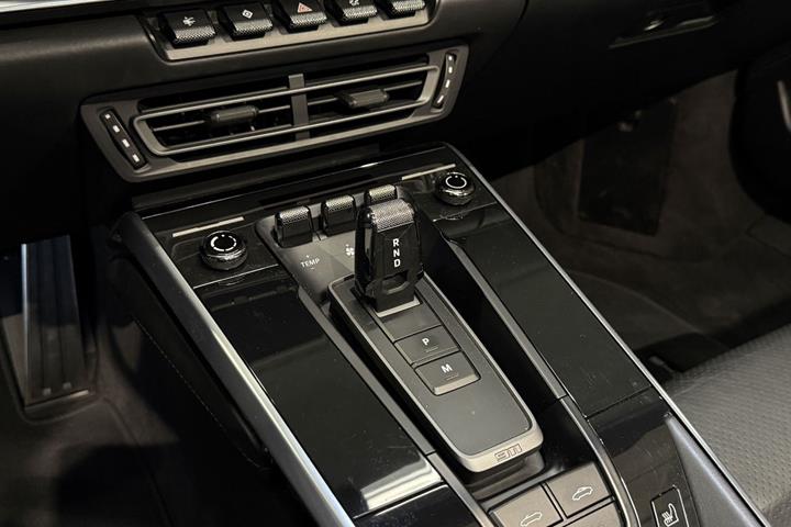 Sølv Porsche 911 Carrera 4S fra 2019
