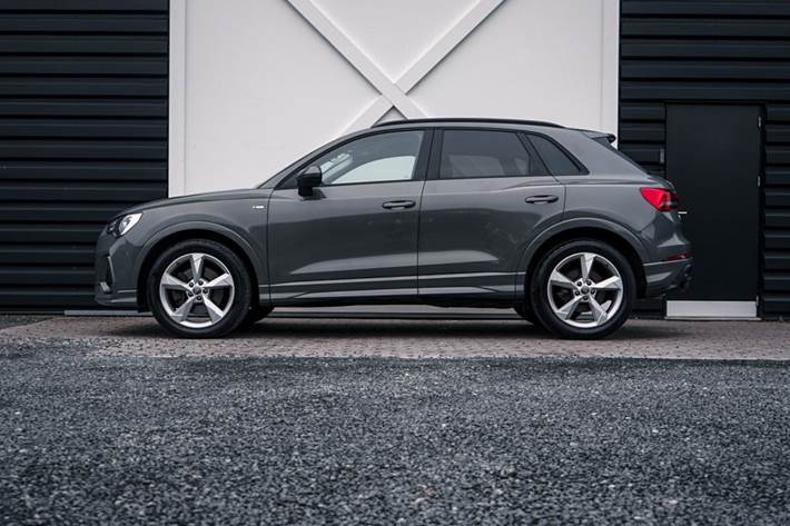 Grå Audi Q3 fra 2019