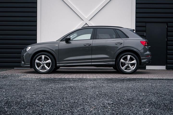 Grå Audi Q3 fra 2019