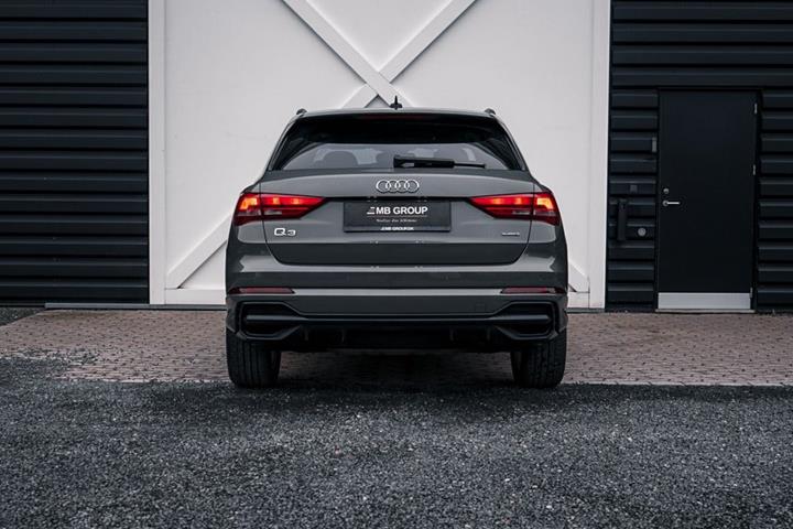 Grå Audi Q3 fra 2019