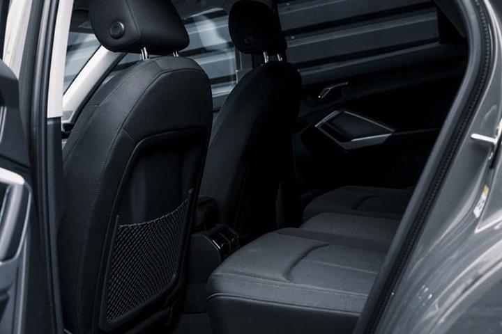 Grå Audi Q3 fra 2019