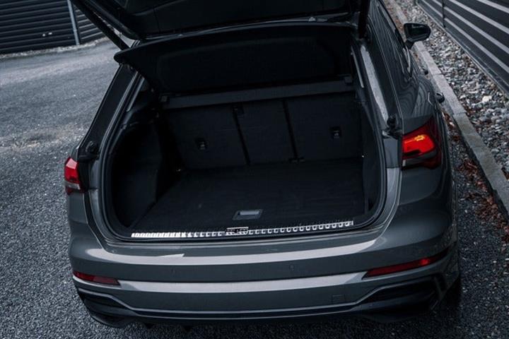 Grå Audi Q3 fra 2019