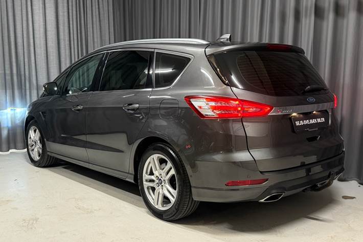 Grå Ford S-MAX fra 2020