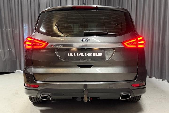 Grå Ford S-MAX fra 2020
