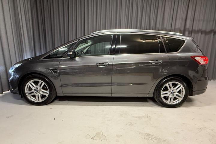 Grå Ford S-MAX fra 2020