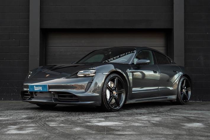 Grå Porsche Taycan Turbo fra 2020