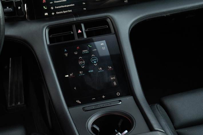 Grå Porsche Taycan Turbo fra 2020