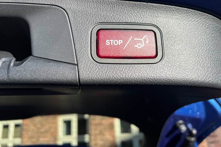 Blå Mercedes EQA250 fra 2024