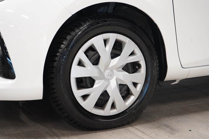 Hvid Toyota Yaris fra 2020