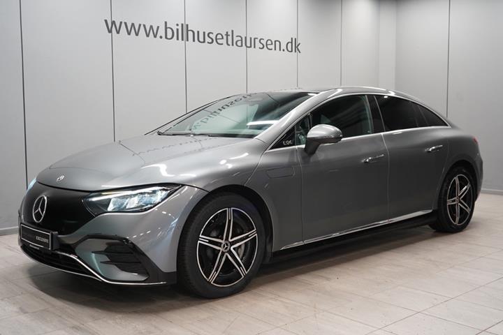 Grå Mercedes EQE350 fra 2024 set udefra