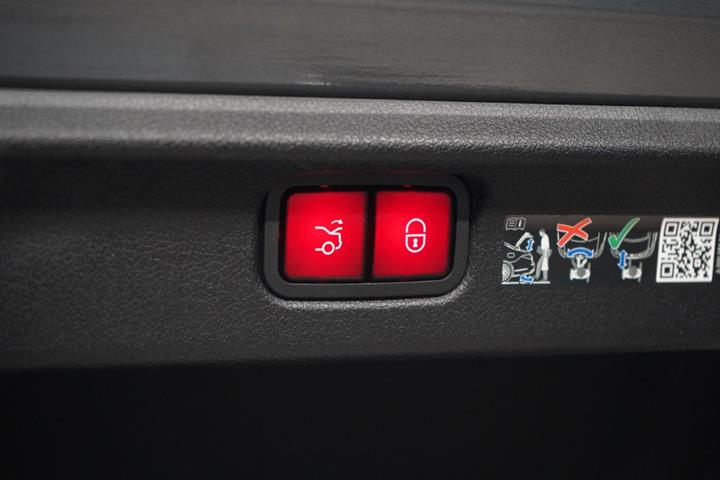 Grå Mercedes EQE350 fra 2024